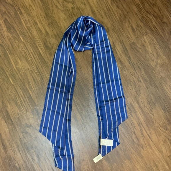 Banana Republic Strip oblong scarf - Picture 5 of 11